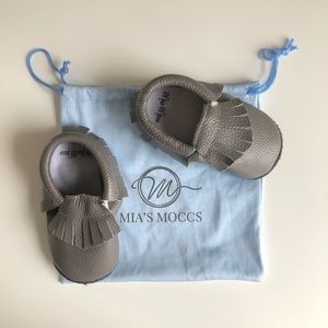 Gray Freshly Picked-style Moccasins size 5